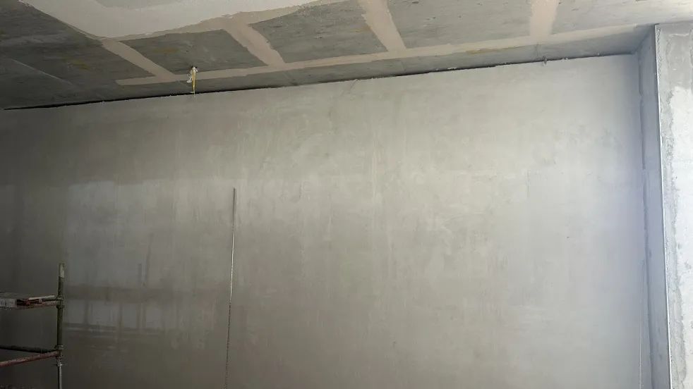 50℃高溫的沙漠地帶，蔚建抹灰機(jī)器人在阿聯(lián)酋“抹”出完美墻面(圖5)