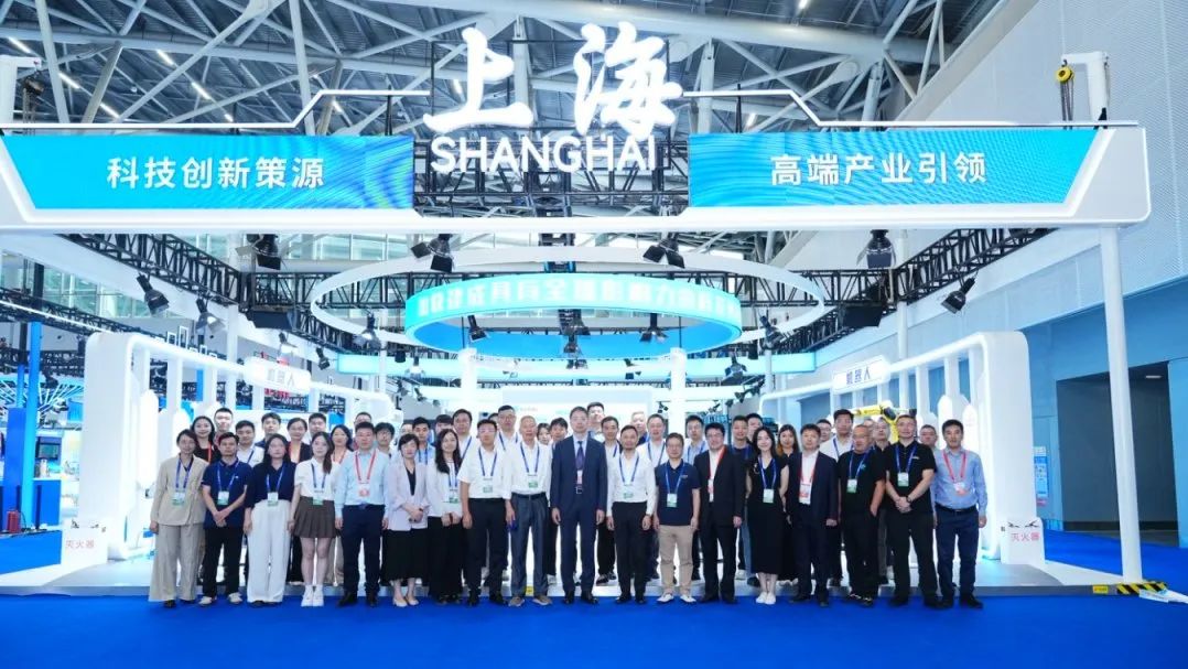 2025中博會，蔚建抹灰機(jī)器人展示智能建造硬實力(圖2)