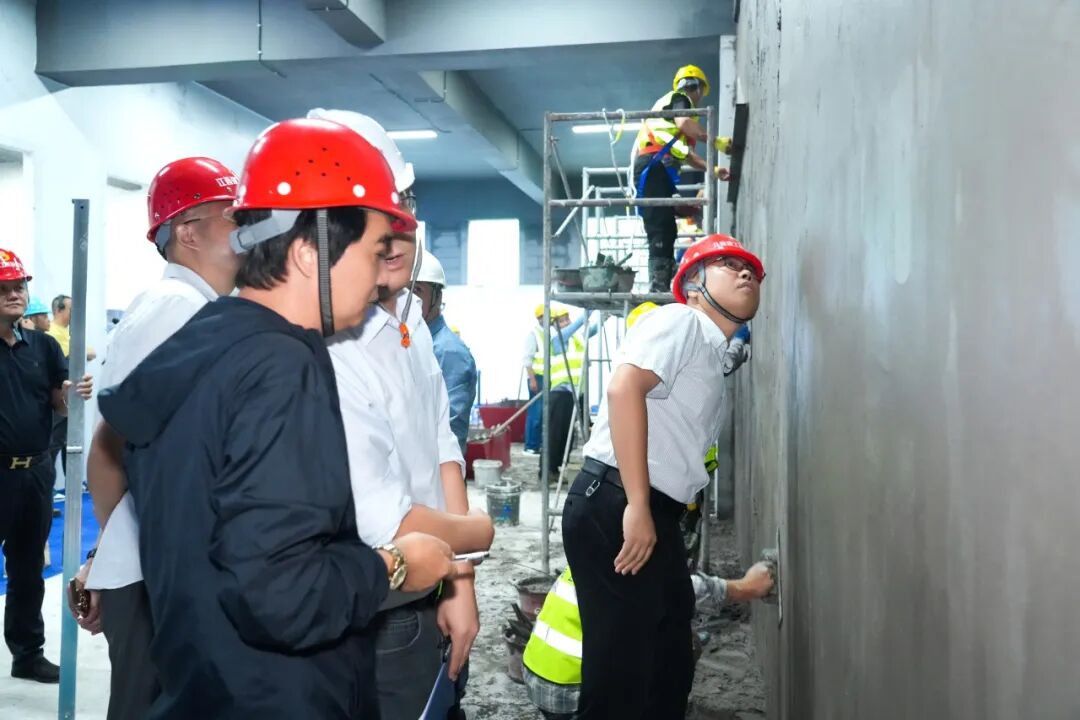 抹灰機(jī)器人vs傳統(tǒng)人工：江西建工“蔚建機(jī)器人&匠心手藝人技能大賽”在南京舉行(圖11)