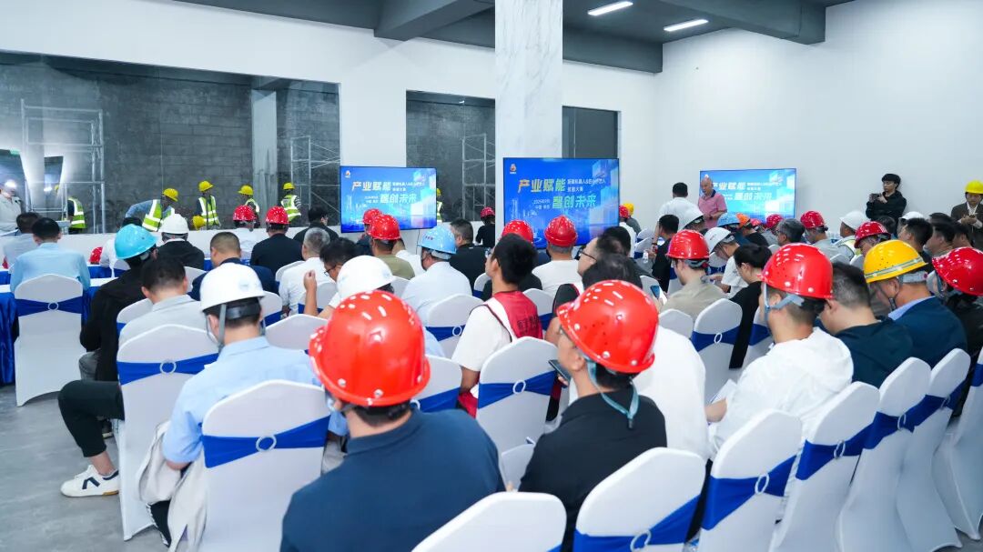 抹灰機(jī)器人vs傳統(tǒng)人工：江西建工“蔚建機(jī)器人&匠心手藝人技能大賽”在南京舉行(圖14)