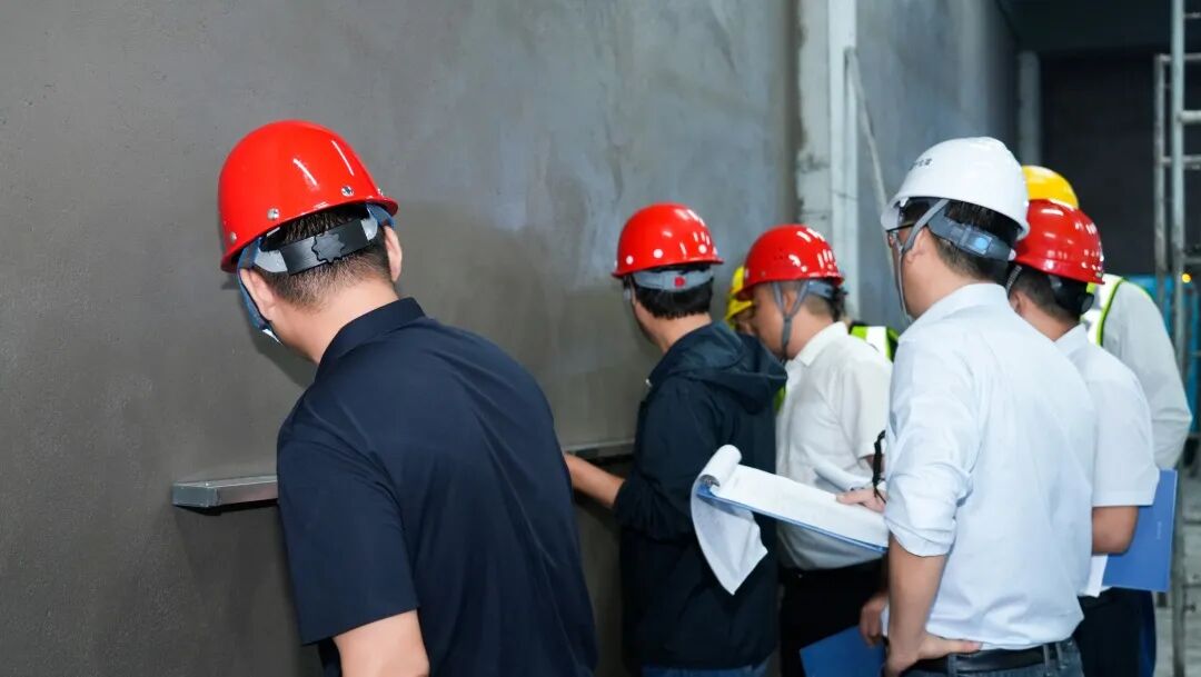 抹灰機(jī)器人vs傳統(tǒng)人工：江西建工“蔚建機(jī)器人&匠心手藝人技能大賽”在南京舉行(圖9)