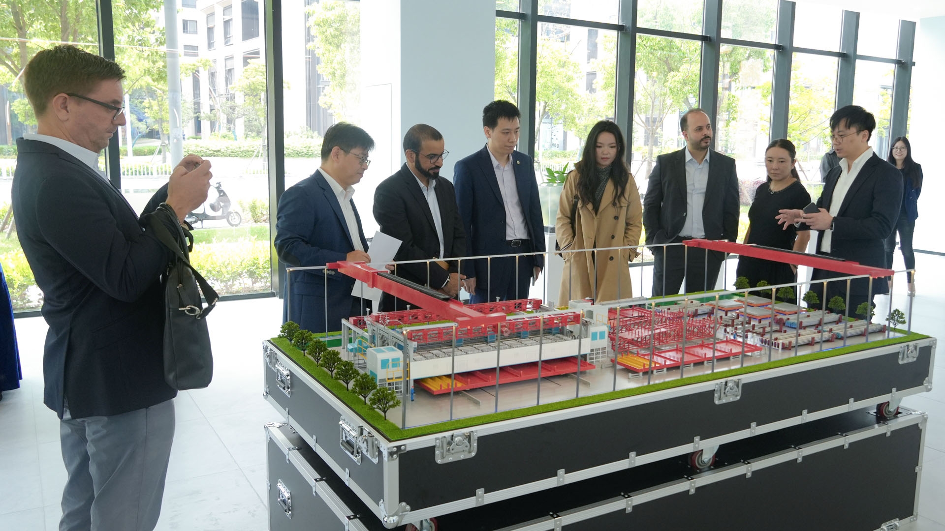 "Welcome to the Modon Holding UAE delegation visiting Shanghai Weijian Technology, jointly exploring new opportunities for regional cooperation in construction robotics!"(圖2) "Welcome to the Modon Holding UAE delegation visiting Shanghai Weijian Technology, jointly exploring new opportunities for regional cooperation in construction robotics!"(圖2)