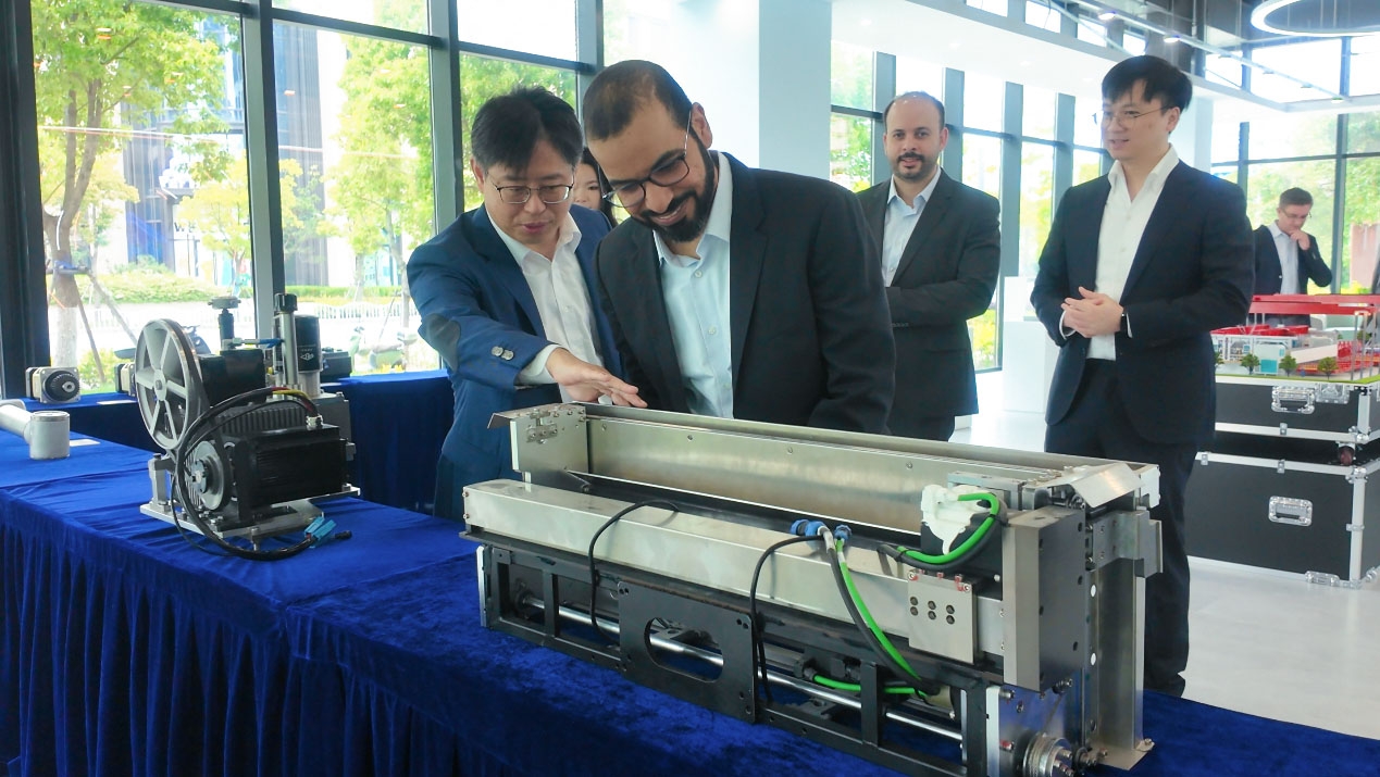 "Welcome to the Modon Holding UAE delegation visiting Shanghai Weijian Technology, jointly exploring new opportunities for regional cooperation in construction robotics!"(圖4) "Welcome to the Modon Holding UAE delegation visiting Shanghai Weijian Technology, jointly exploring new opportunities for regional cooperation in construction robotics!"(圖4)